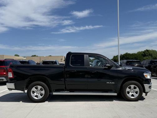 Diamond Black Crystal Pearlcoat 2022 RAM 1500 Big Horn/Lone Star