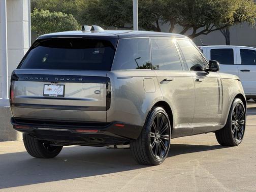 2023 Land Rover Range Rover P530 SE