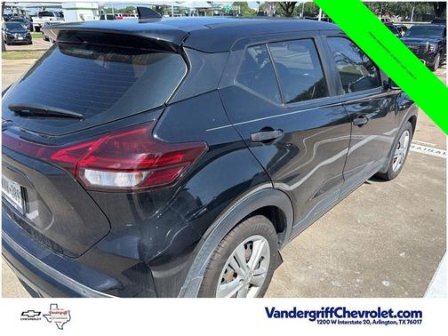 Super Black 2022 Nissan Kicks S