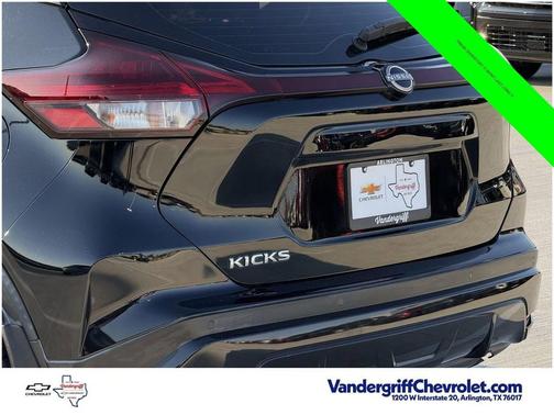 Super Black 2022 Nissan Kicks S