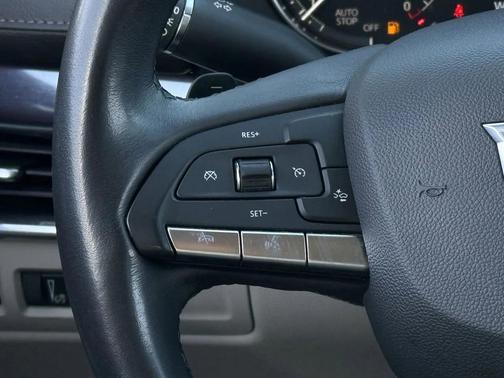 Crystal White Tricoat 2023 Cadillac XT4 Luxury