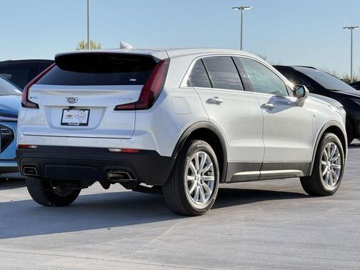 Crystal White Tricoat 2023 Cadillac XT4 Luxury