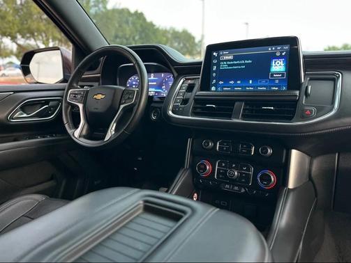 2023 Chevrolet Suburban LT