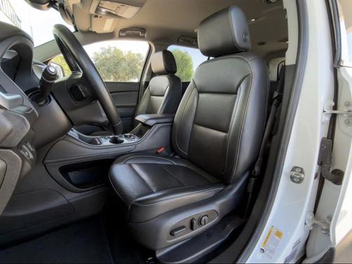 2023 GMC Acadia FWD SLT