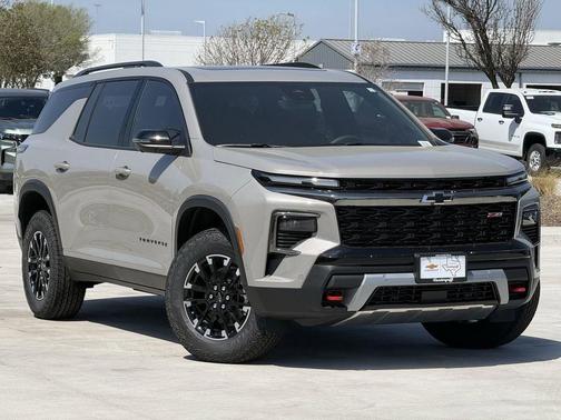 Sandstone Gray 2026 Chevrolet Traverse AWD Z71