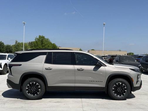 Sandstone Gray 2026 Chevrolet Traverse AWD Z71