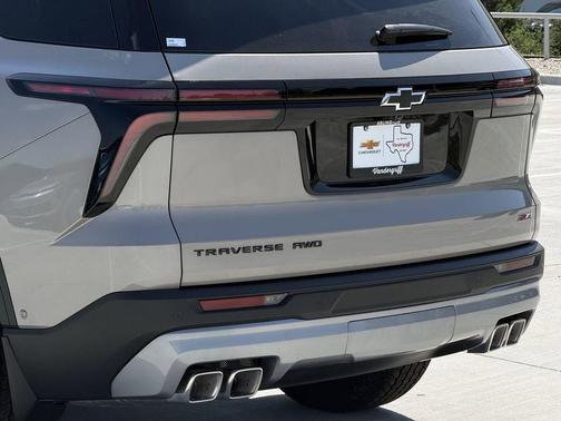 Sandstone Gray 2026 Chevrolet Traverse AWD Z71