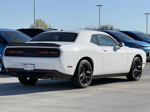 2022 Dodge Challenger SXT