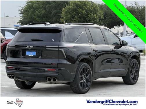 Mosaic Black Metallic 2024 Chevrolet Traverse RS