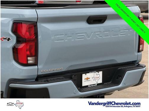 Snowdrift Metallic 2026 Chevrolet Colorado LT
