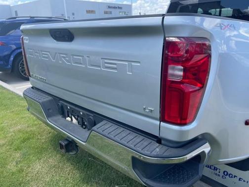 Photo 3 of 3 of 2021 Chevrolet Silverado 3500 LT