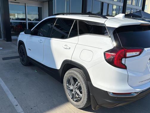 Summit White 2022 GMC Terrain AT4