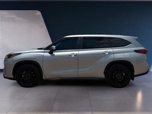 Celestial Silver Metallic 2023 Toyota Highlander LE