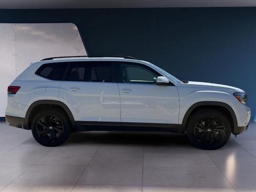 Pure White 2022 Volkswagen Atlas 2.0T SE w/Technology