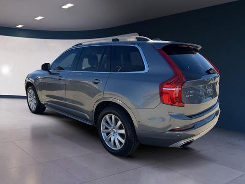 2017 Volvo XC90 T6 Momentum