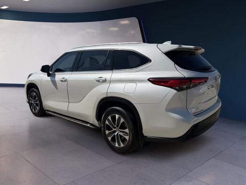 Blizzard Pearl 2020 Toyota Highlander XLE