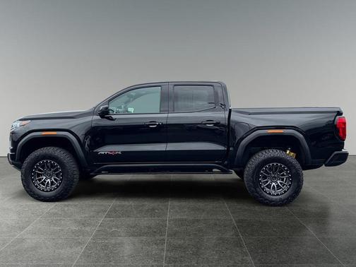 Onyx Black 2024 GMC Canyon AT4X