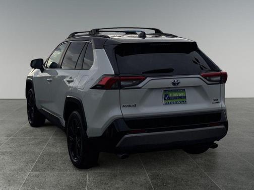2022 Toyota RAV4 Hybrid SE