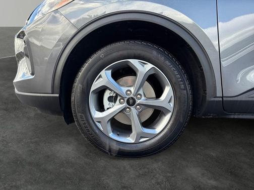 Carbonized Gray Metallic 2025 Ford Escape ST-Line