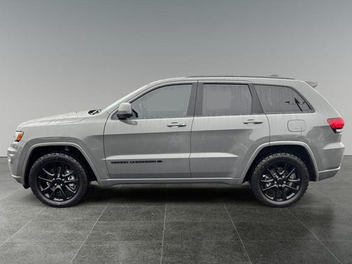 2022 Jeep Grand Cherokee Laredo