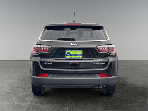 Diamond Black Crystal Pearlcoat 2022 Jeep Compass Limited