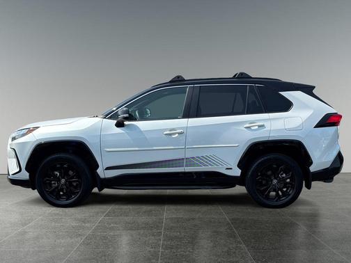 2023 Toyota RAV4 Hybrid SE