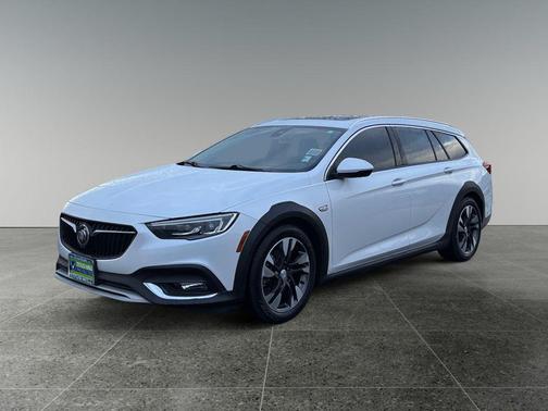 2018 Buick Regal TourX Essence
