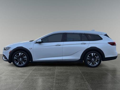 2018 Buick Regal TourX Essence