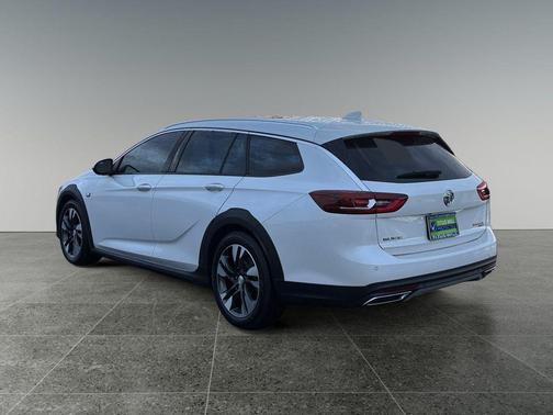 2018 Buick Regal TourX Essence