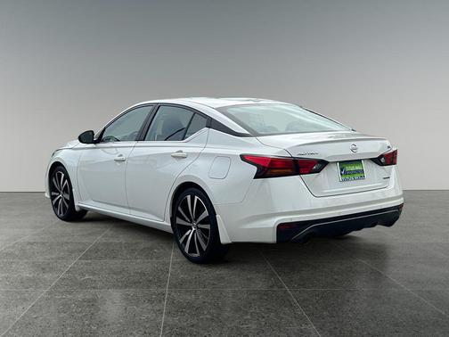 2022 Nissan Altima SR VC-Turbo FWD