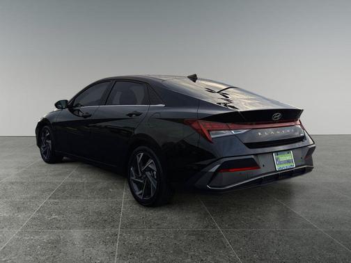 2024 Hyundai ELANTRA HEV Limited