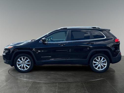 Diamond Black Crystal Pearlcoat 2017 Jeep Cherokee Limited