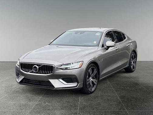 2019 Volvo S60 Hybrid T5