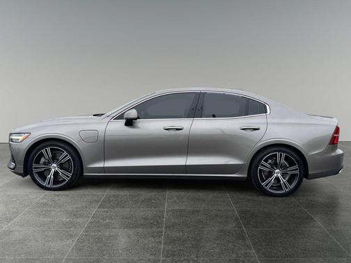 2019 Volvo S60 Hybrid T5