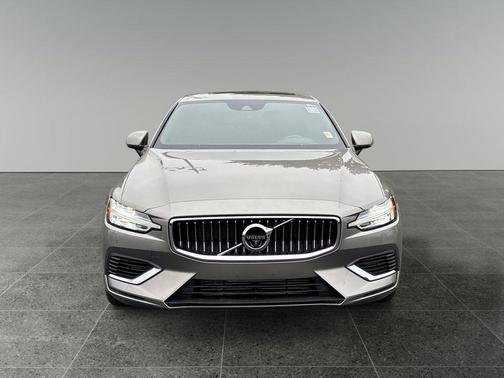 2019 Volvo S60 Hybrid T5
