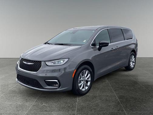 2025 Chrysler Pacifica L