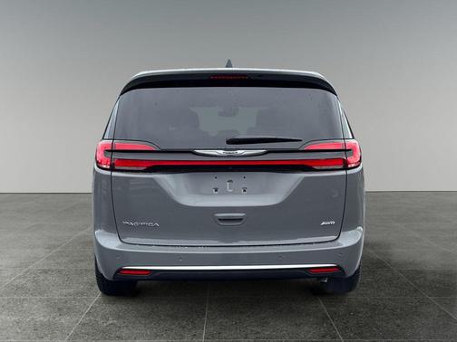 2025 Chrysler Pacifica L