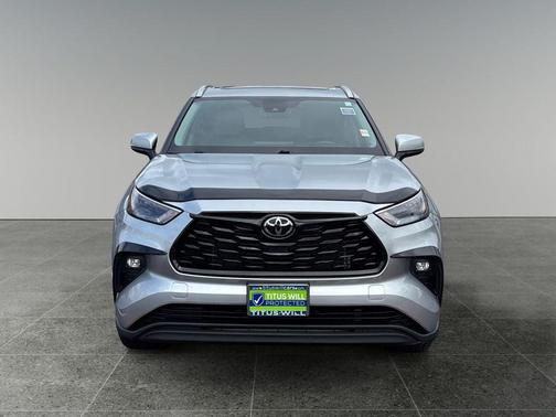 Celestial Silver Metallic 2022 Toyota Highlander XLE