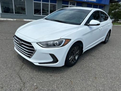 Quartz White Pearl 2017 Hyundai ELANTRA SE