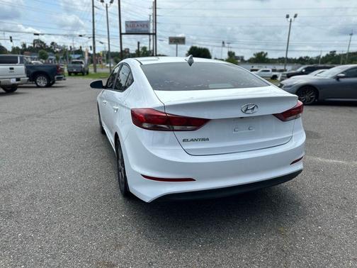 Quartz White Pearl 2017 Hyundai ELANTRA SE