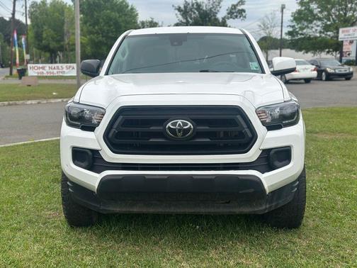 White 2022 Toyota Tacoma SR