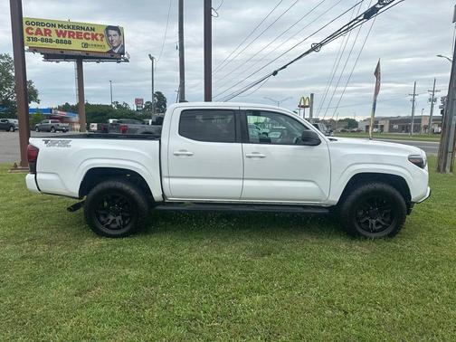 White 2022 Toyota Tacoma SR