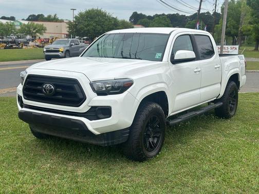 White 2022 Toyota Tacoma SR