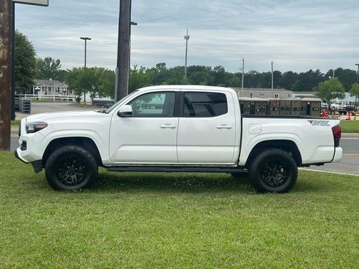 White 2022 Toyota Tacoma SR