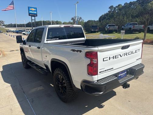 Summit White 2026 Chevrolet Silverado 2500 Custom
