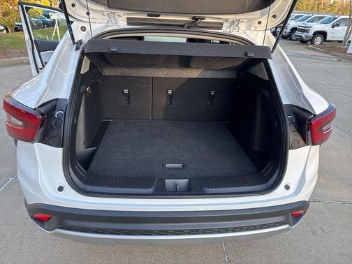 Summit White 2025 Chevrolet Trax LT