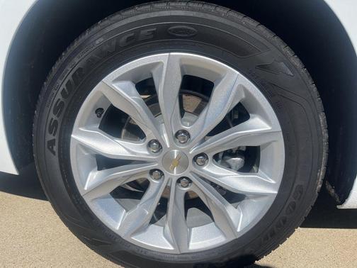 Summit White 2025 Chevrolet Malibu LT