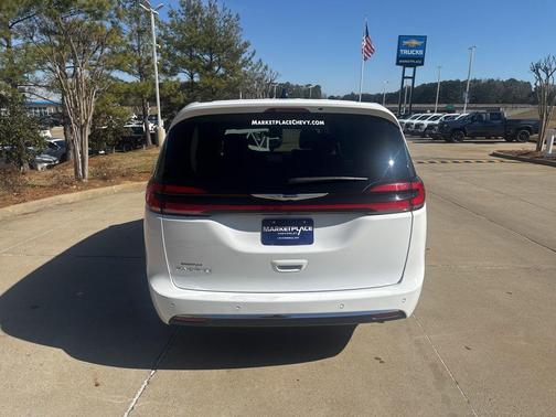 Bright White Clearcoat 2024 Chrysler Pacifica Touring-L
