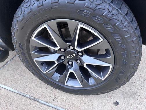 Satin Steel Metallic 2022 Chevrolet Suburban Z71