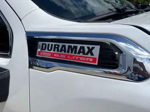 White Frost Tri-Coat 2022 GMC Sierra 2500 Denali